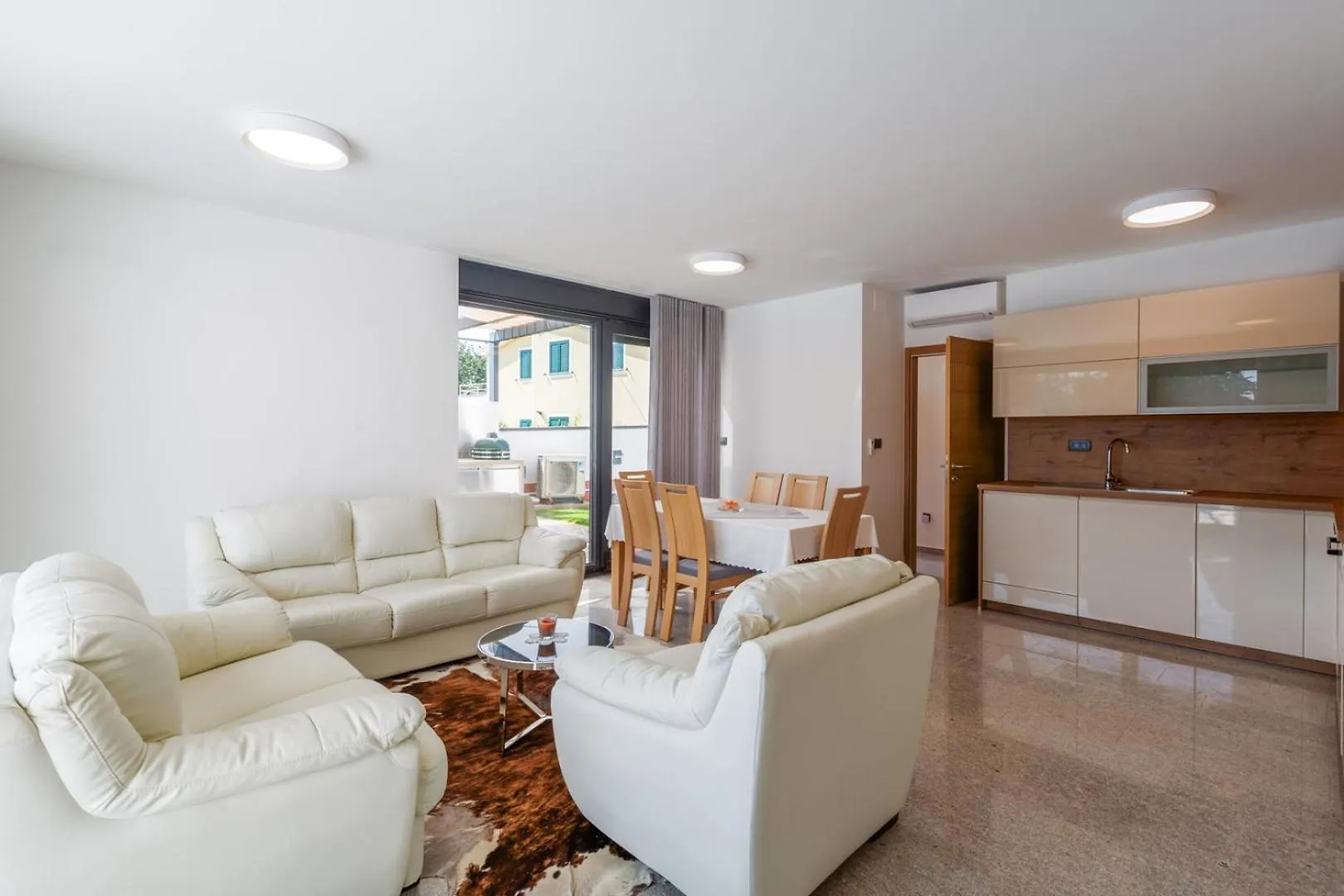 סבודרייה Villa Tina With Pool