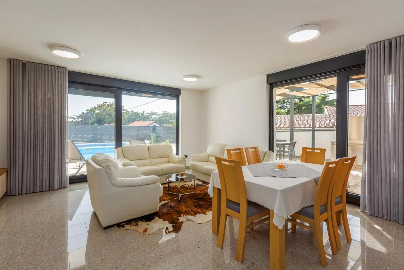 סבודרייה Villa Tina With Pool
