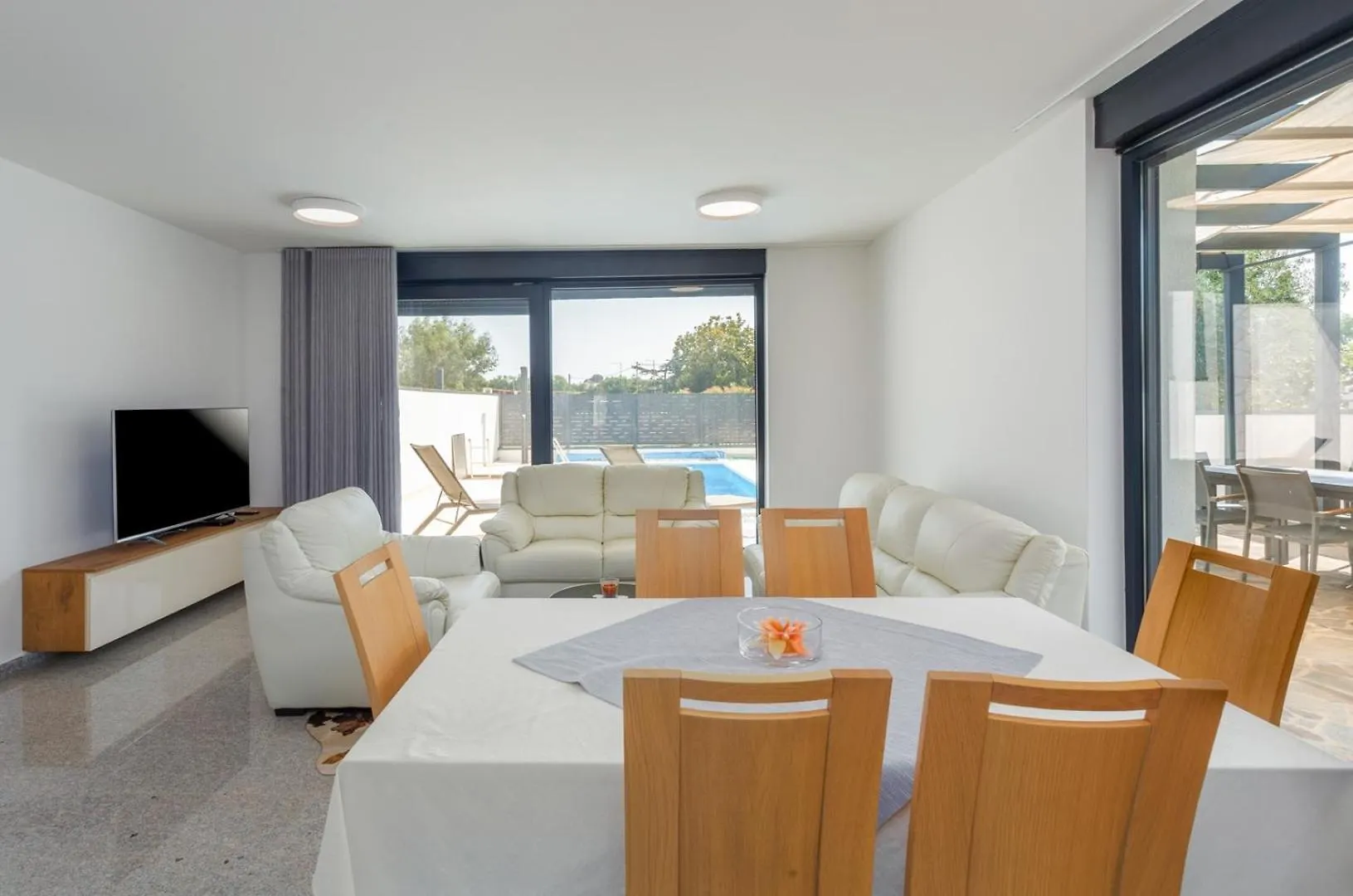 סבודרייה Villa Tina With Pool
