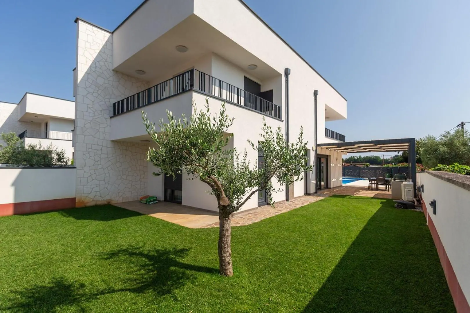 סבודרייה Villa Tina With Pool